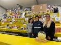 Addette-alla-pesca-di-beneficenza